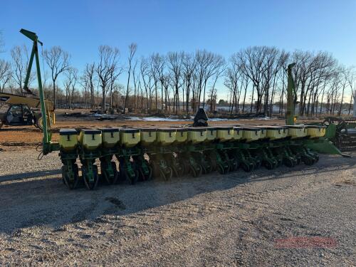 John Deere 1700 Planter